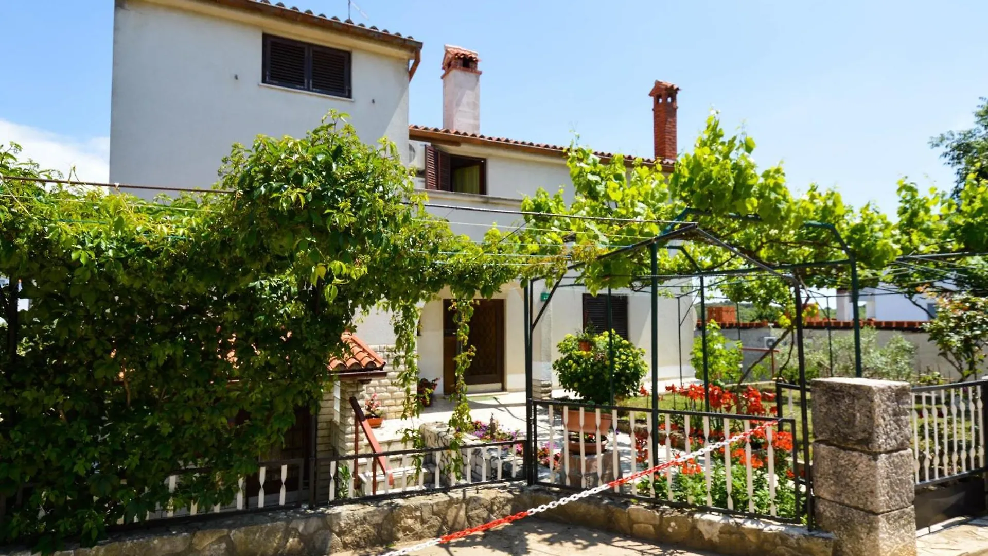 Four-Bedroom Apartment In Stinjan I